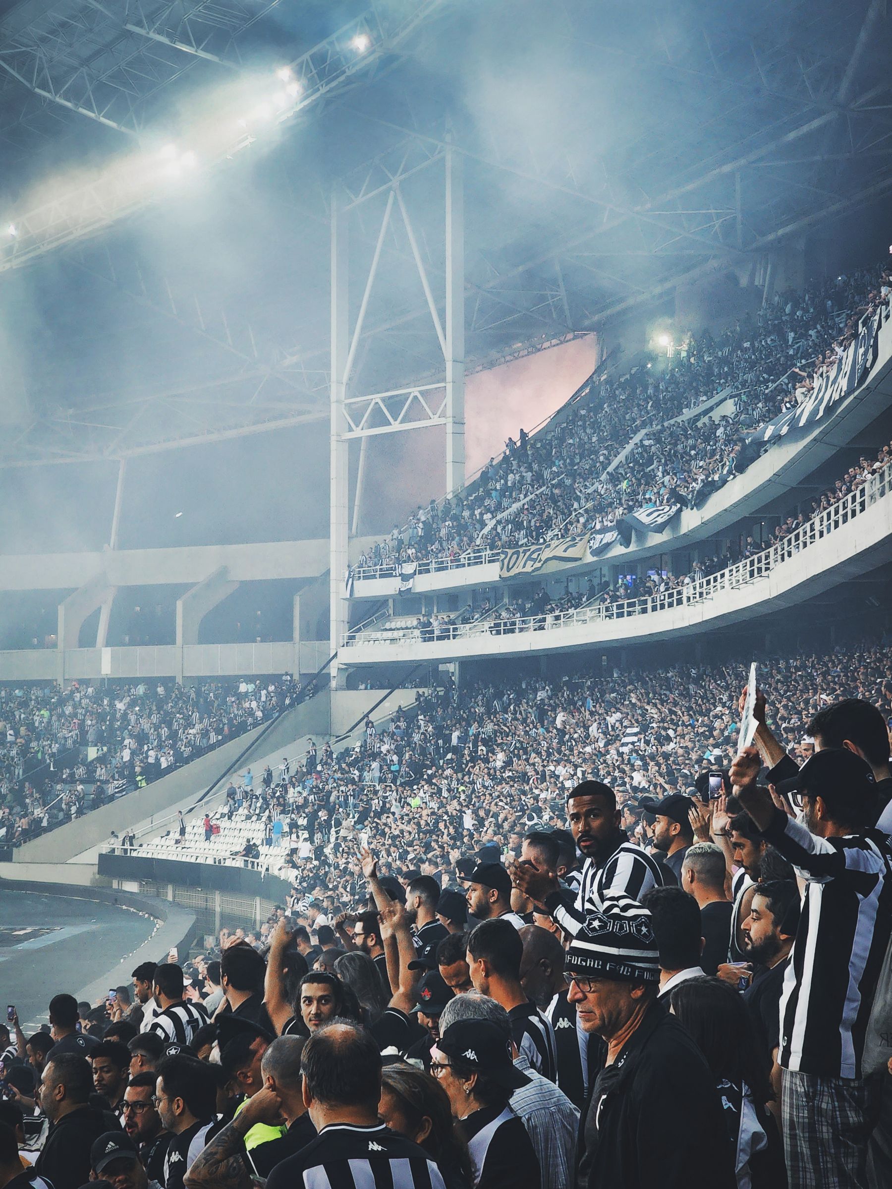 Vista de um estádio com público