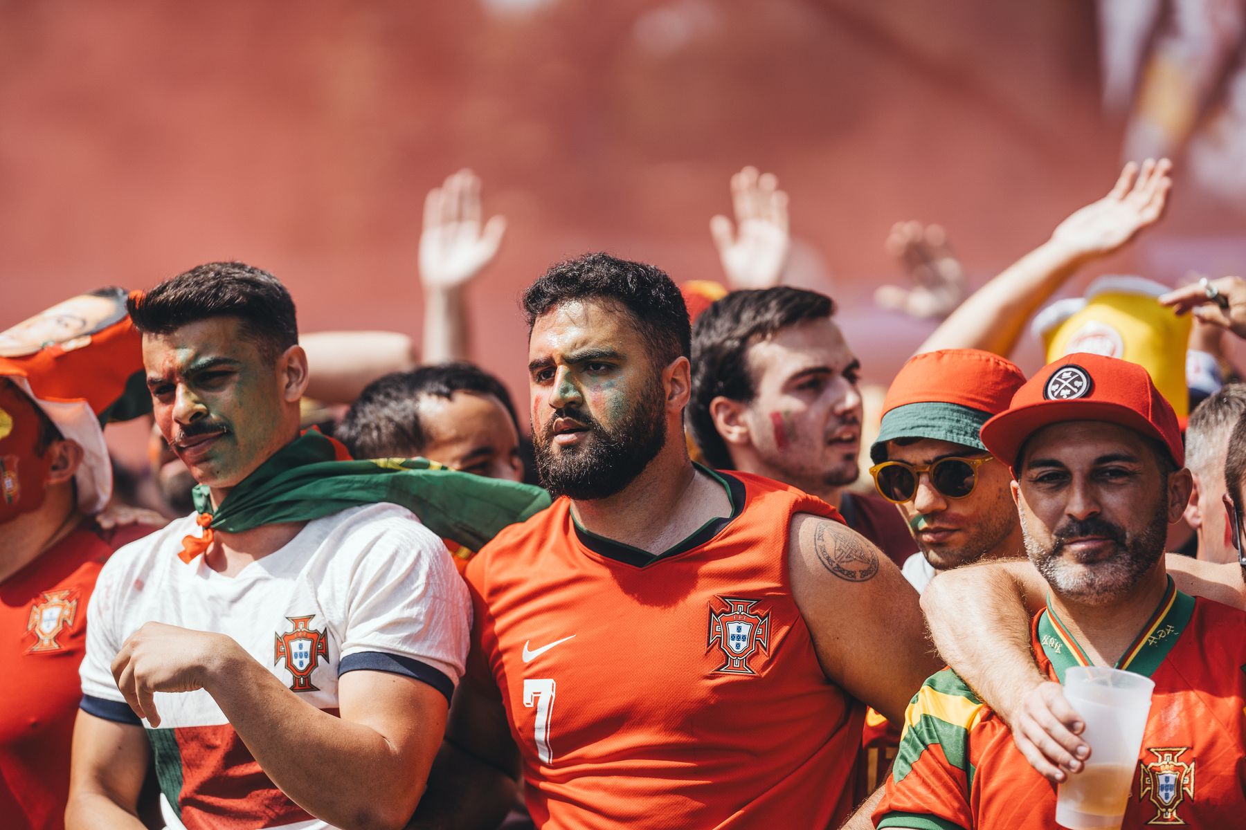 Adeptos num estádio de futebol